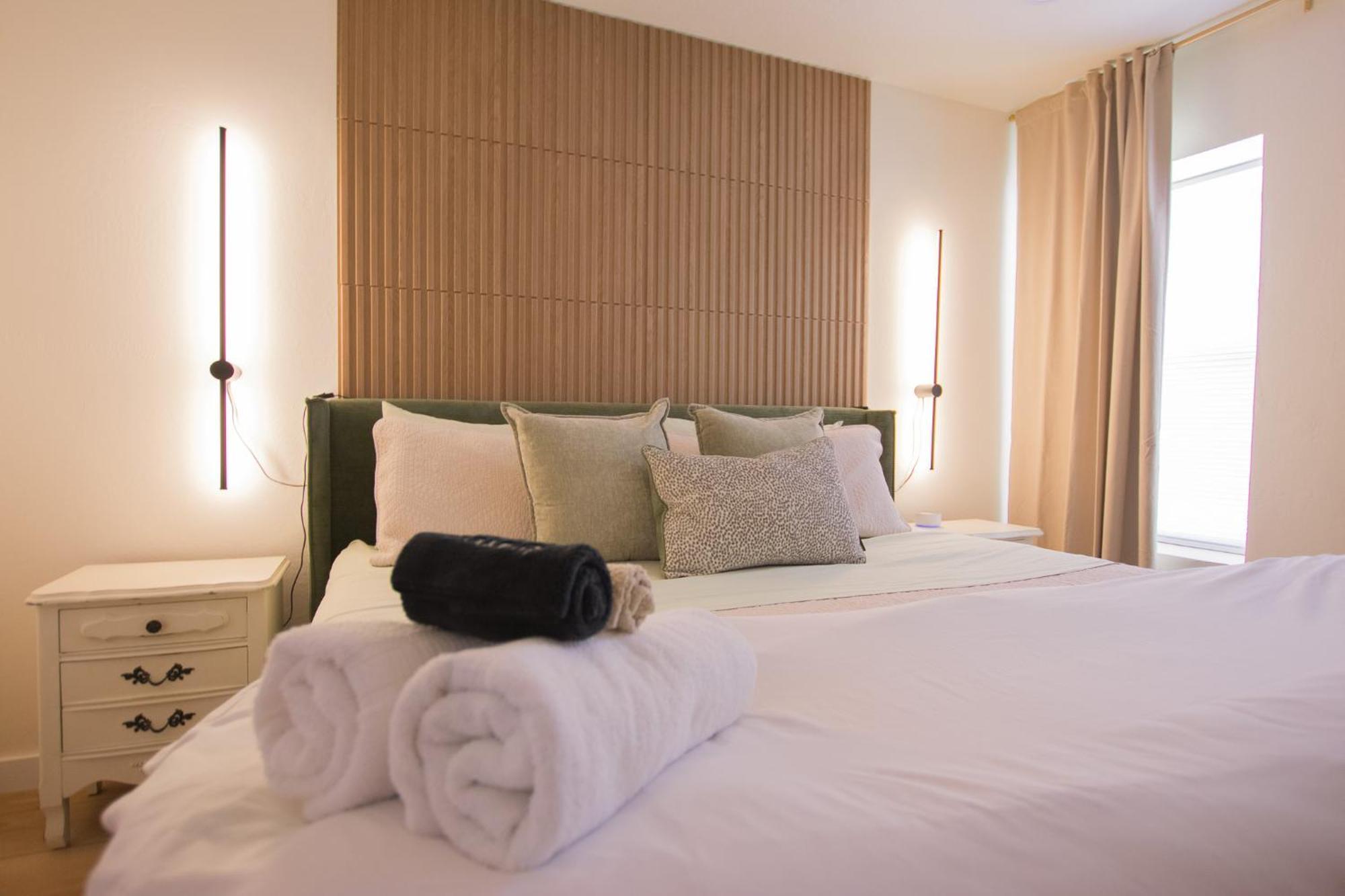 Bohemian Chic An Eclectic Escape-Hot Tub-Pet Friendly-No Pet Fees! Villa Albuquerque Eksteriør bilde
