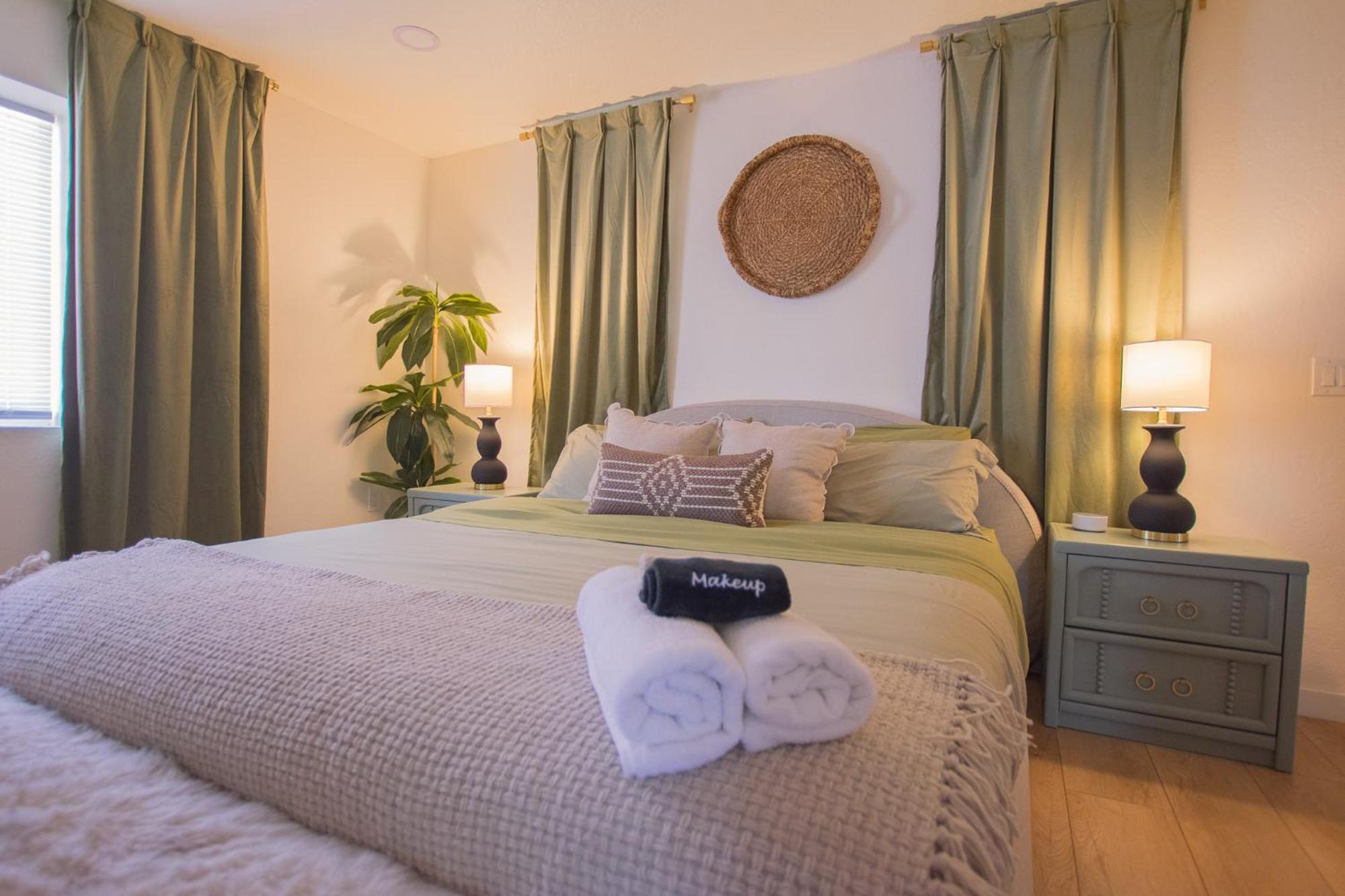 Bohemian Chic An Eclectic Escape-Hot Tub-Pet Friendly-No Pet Fees! Villa Albuquerque Eksteriør bilde