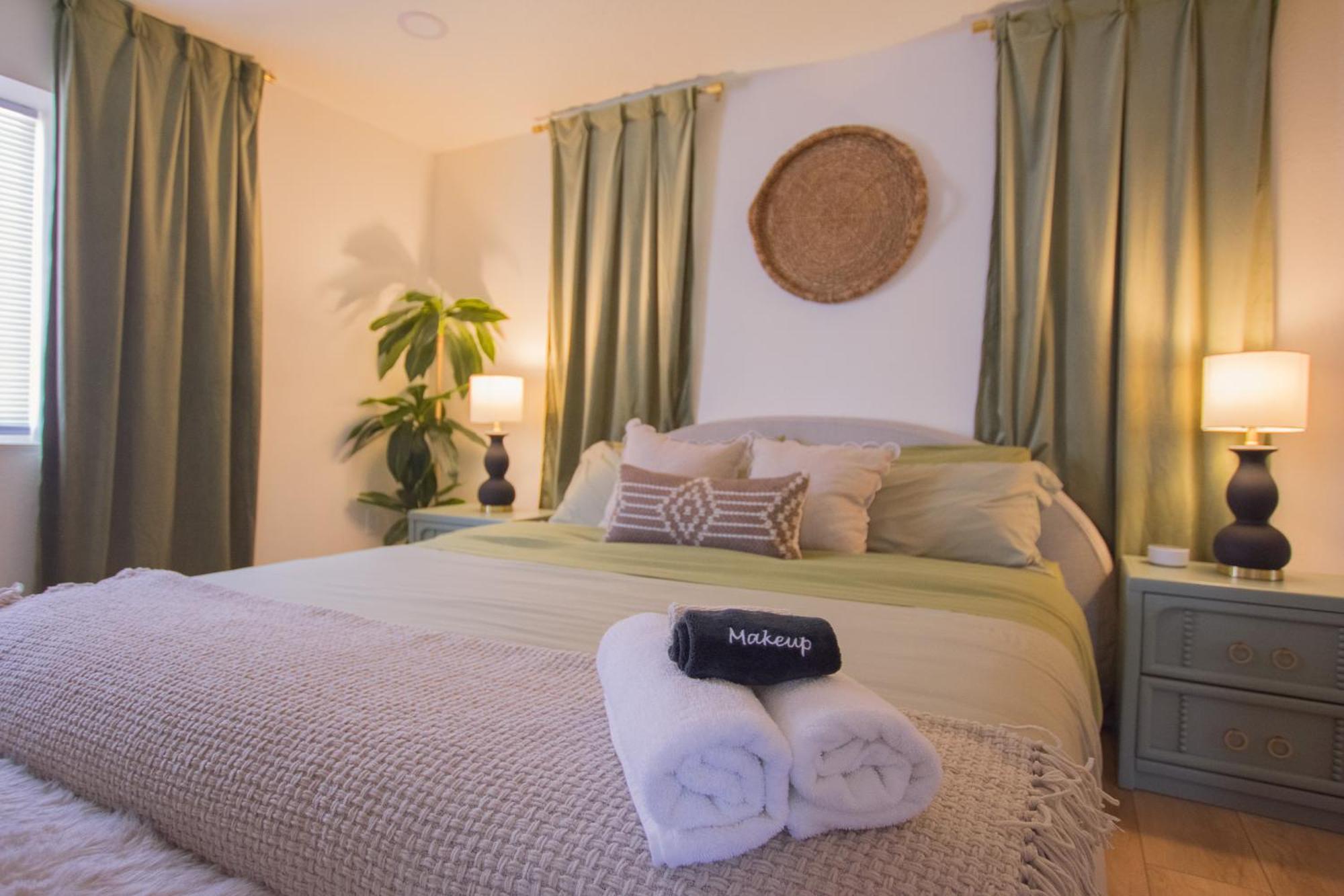 Bohemian Chic An Eclectic Escape-Hot Tub-Pet Friendly-No Pet Fees! Villa Albuquerque Eksteriør bilde